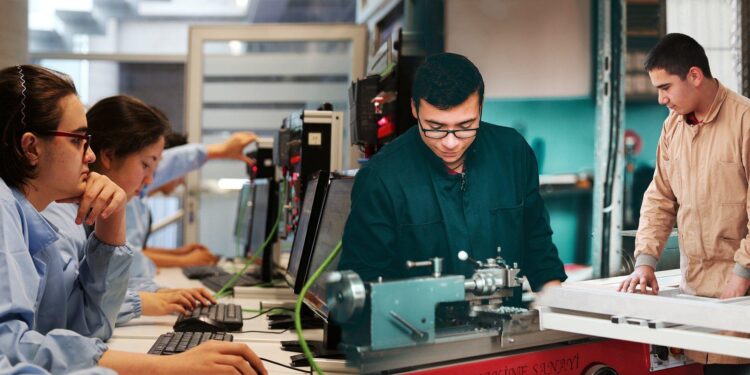 Sanayi ve İstihdam İçin Mesleki Eğitim Merkezlerinden Yeni Dönüşüm Projesi