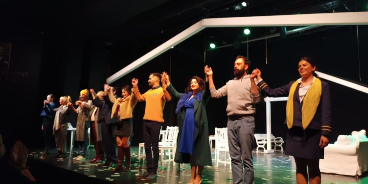 Tiyatroda Yeni Sezon Oyunu: Toplumsal Eleştiri Sahnede