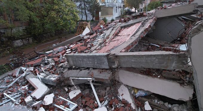 Balıkesir Sındırgı Depremi: Çöken Binalar Sabahın İlk Işıklarıyla Görüntülendi