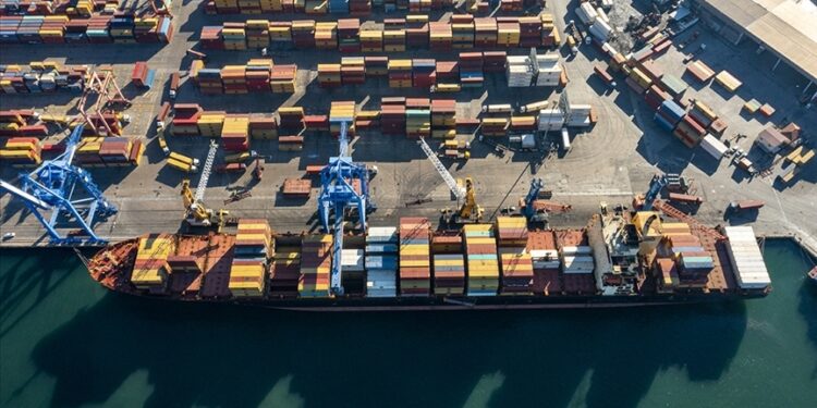 İhracatçılardan Hükümete Uyarı: Kur Baskısı Rekabet Gücünü Zorluyor