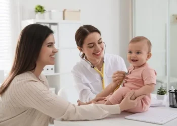 Kardiyologlar Uyardı: Bebeklerde Hızlı Kilo Alımı Büyüme Eğrisini Bozarak Kalp Sağlığını Tehdit Ediyor