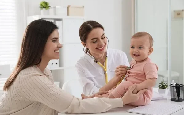 Kardiyologlar Uyardı: Bebeklerde Hızlı Kilo Alımı Büyüme Eğrisini Bozarak Kalp Sağlığını Tehdit Ediyor