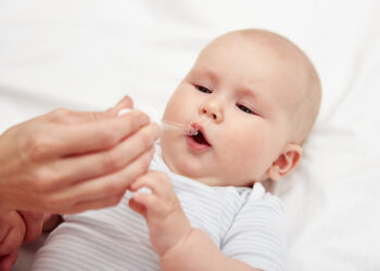 Acil Uyarı: Bebeklerde Kansızlık İçin Demir Damlası Başlama Zamanı ve Risk Grupları