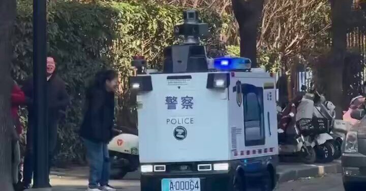 Çin Yapay Zekalı Polis Araçları 360 Derece Görüşle Her Yeri Görüyor